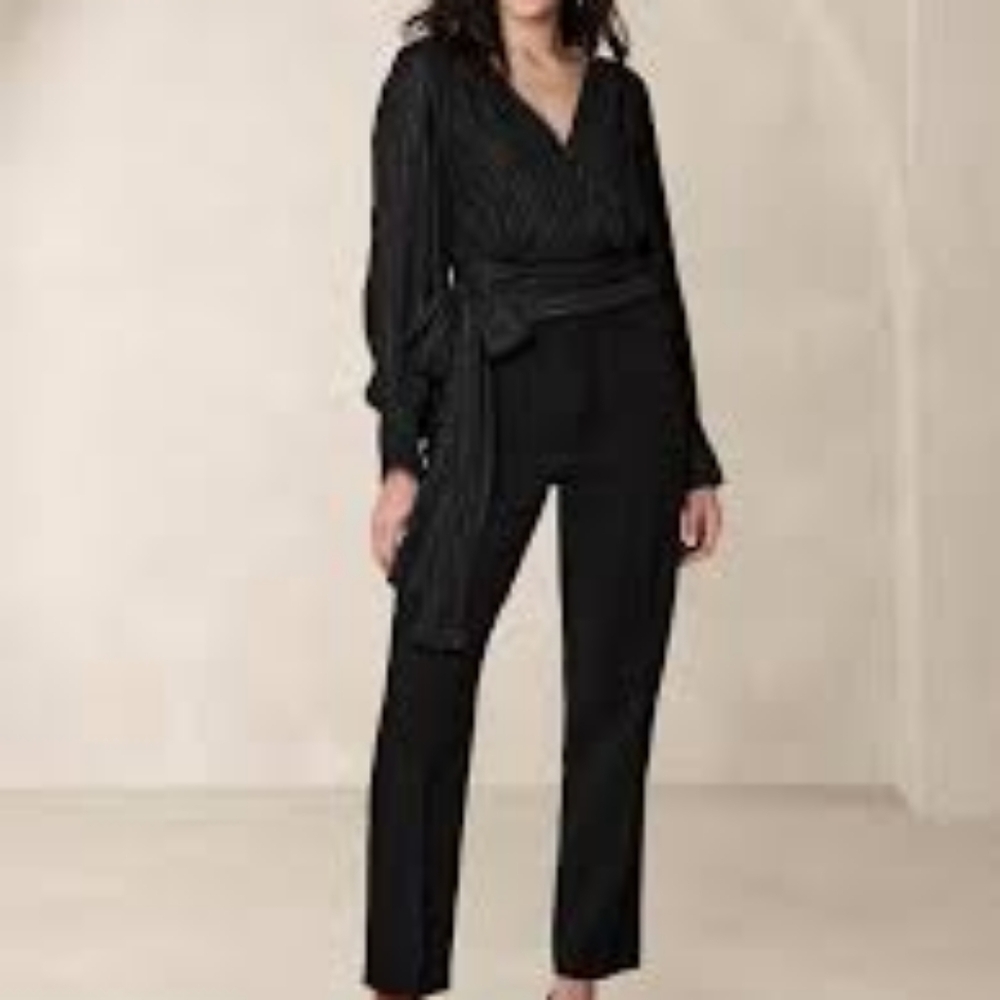 Banana Republic Black Cropped Blouse - Picture 2 of 3